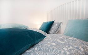 Christine-2 Bedrooms Apartment In The Downtown